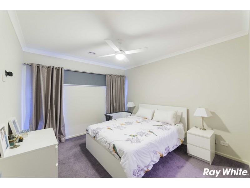 26 Davenport Crescent, Cranbourne West VIC 3977