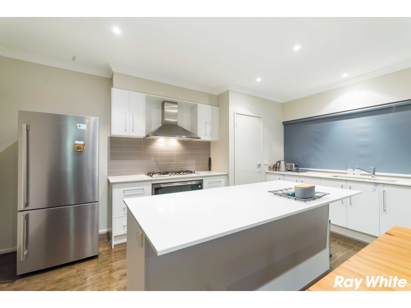 26 Davenport Crescent, Cranbourne West VIC 3977