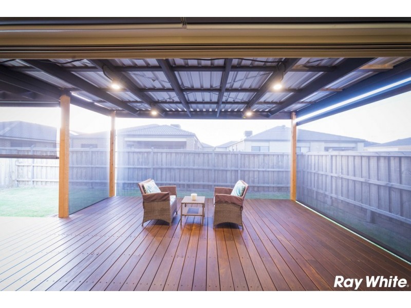 26 Davenport Crescent, Cranbourne West VIC 3977