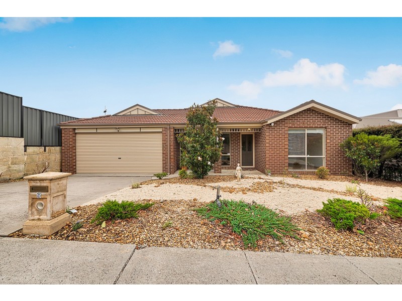 3 Adrian Drive, Pakenham VIC 3810