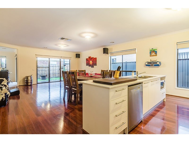 16 Lusitano Way, Clyde North VIC 3978