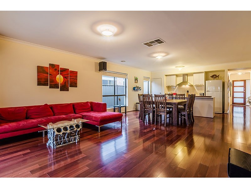 16 Lusitano Way, Clyde North VIC 3978