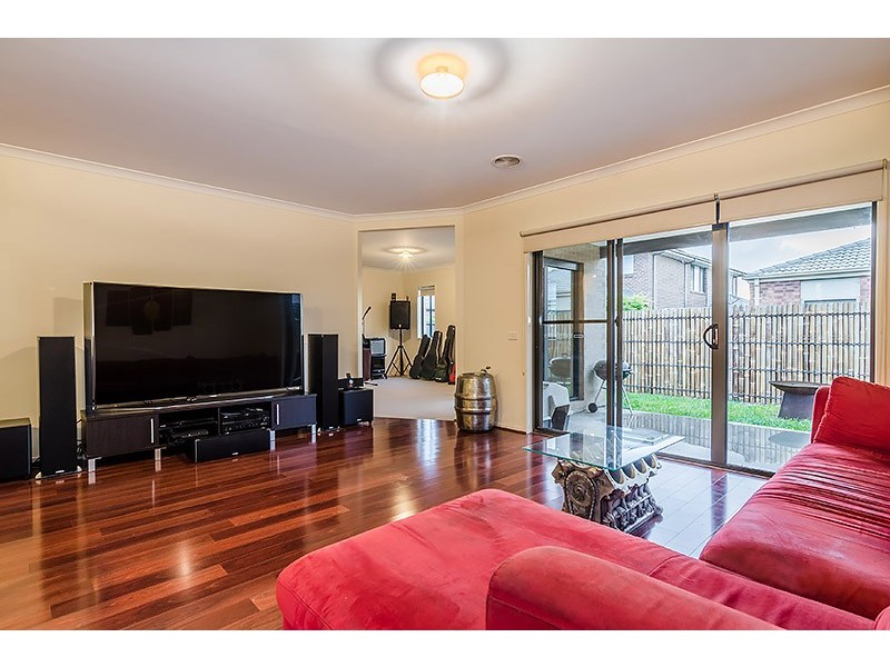 16 Lusitano Way, Clyde North VIC 3978