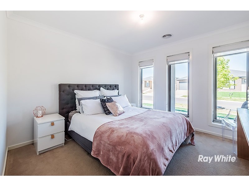 5 Queensberry Street, Cranbourne West VIC 3977