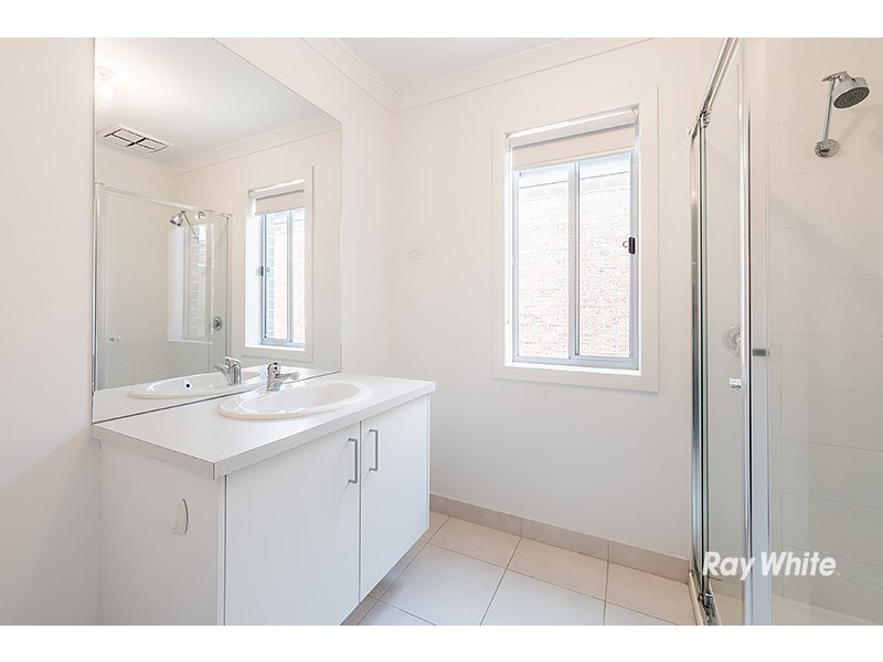 5 Queensberry Street, Cranbourne West VIC 3977