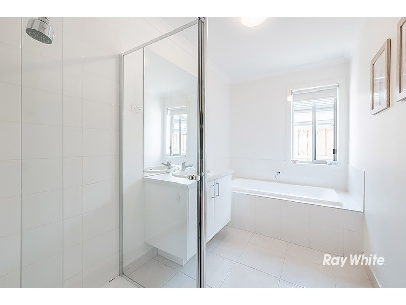 5 Queensberry Street, Cranbourne West VIC 3977