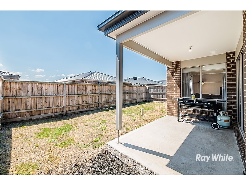 5 Queensberry Street, Cranbourne West VIC 3977