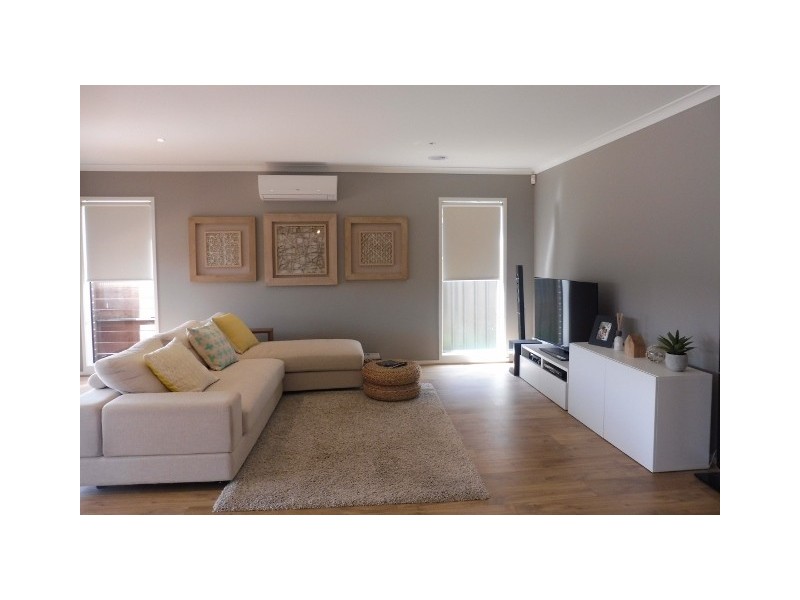 10 Dream Avenue, Clyde North VIC 3978