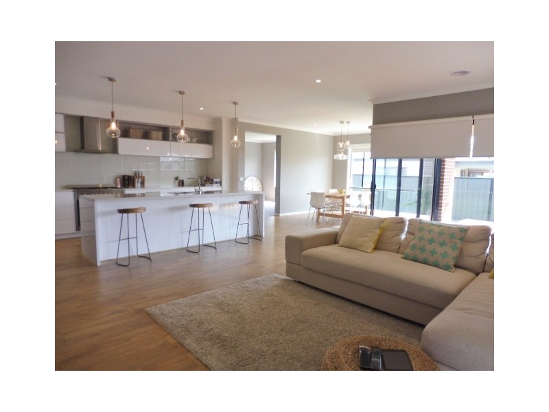 10 Dream Avenue, Clyde North VIC 3978