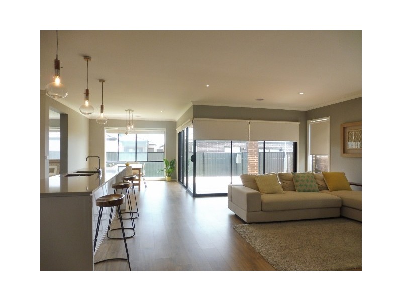 10 Dream Avenue, Clyde North VIC 3978