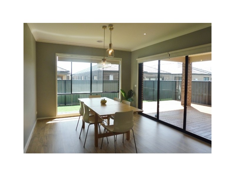 10 Dream Avenue, Clyde North VIC 3978