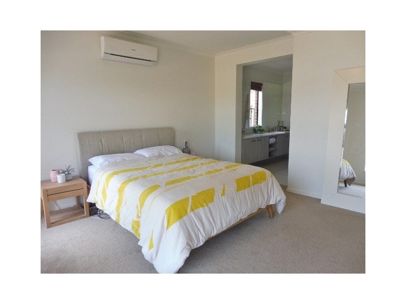 10 Dream Avenue, Clyde North VIC 3978