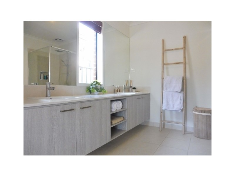 10 Dream Avenue, Clyde North VIC 3978