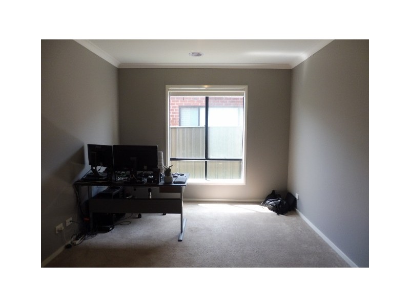 10 Dream Avenue, Clyde North VIC 3978