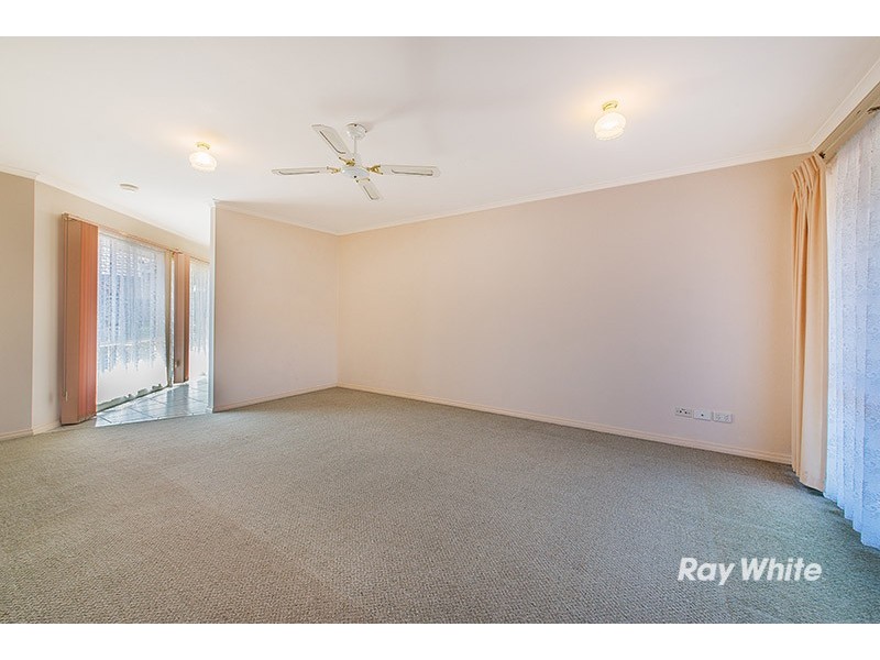 2/15-17 Lyall Street, Cranbourne VIC 3977