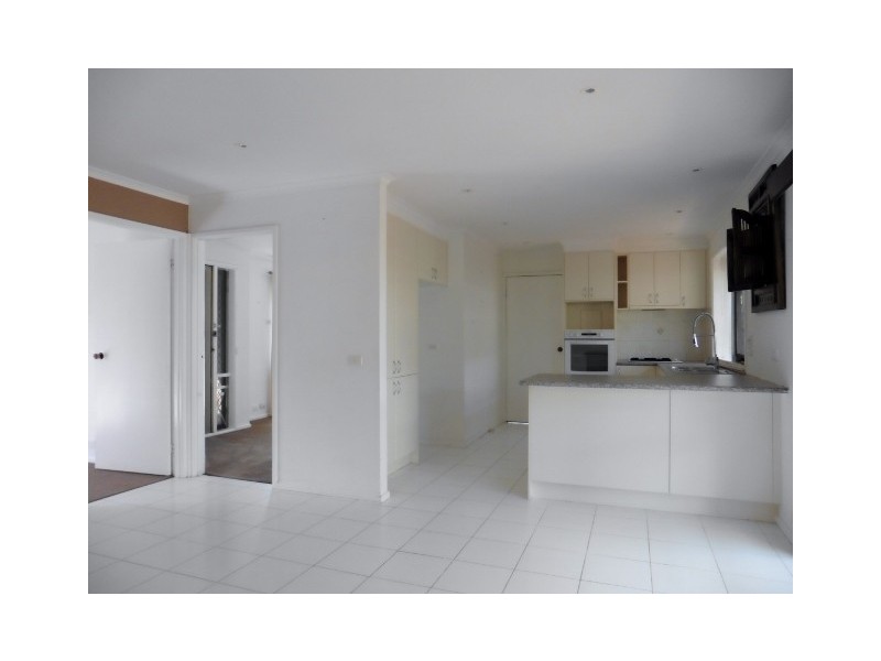 1 Walnut Court, Cranbourne North VIC 3977