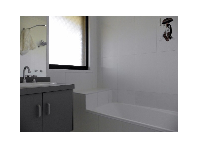 1 Walnut Court, Cranbourne North VIC 3977