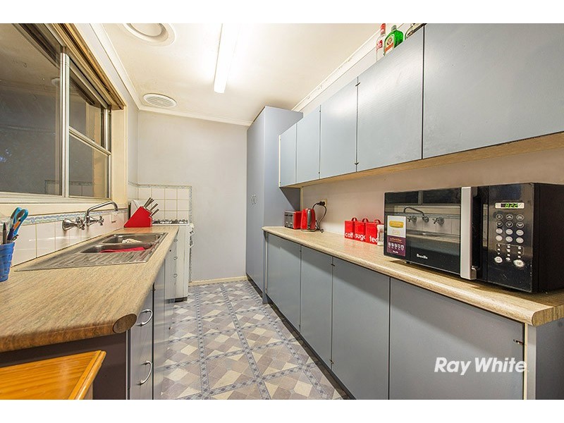 13 Village Drive, Hampton Park VIC 3976