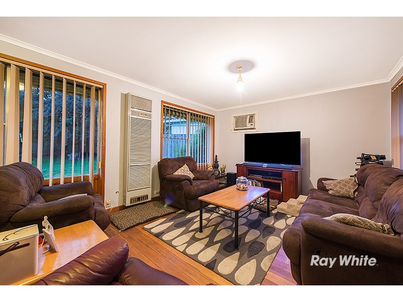 13 Village Drive, Hampton Park VIC 3976