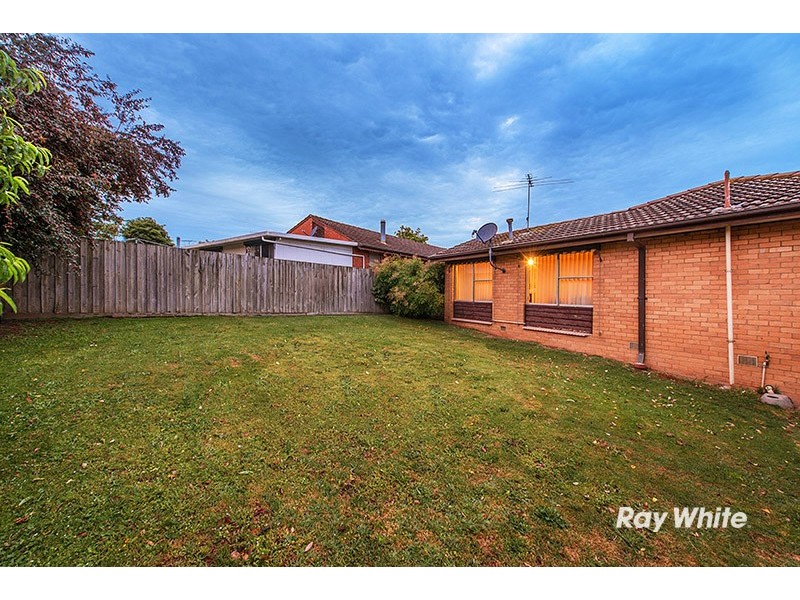 13 Village Drive, Hampton Park VIC 3976