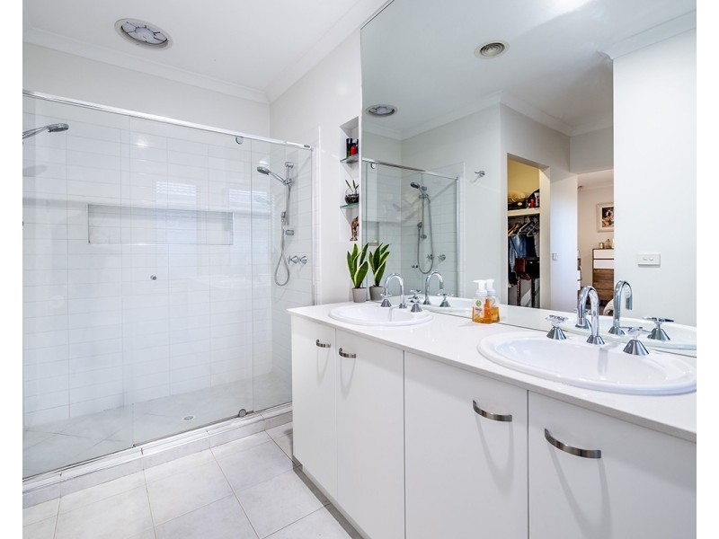 5 Caribbean Pine Court, Lyndhurst VIC 3975