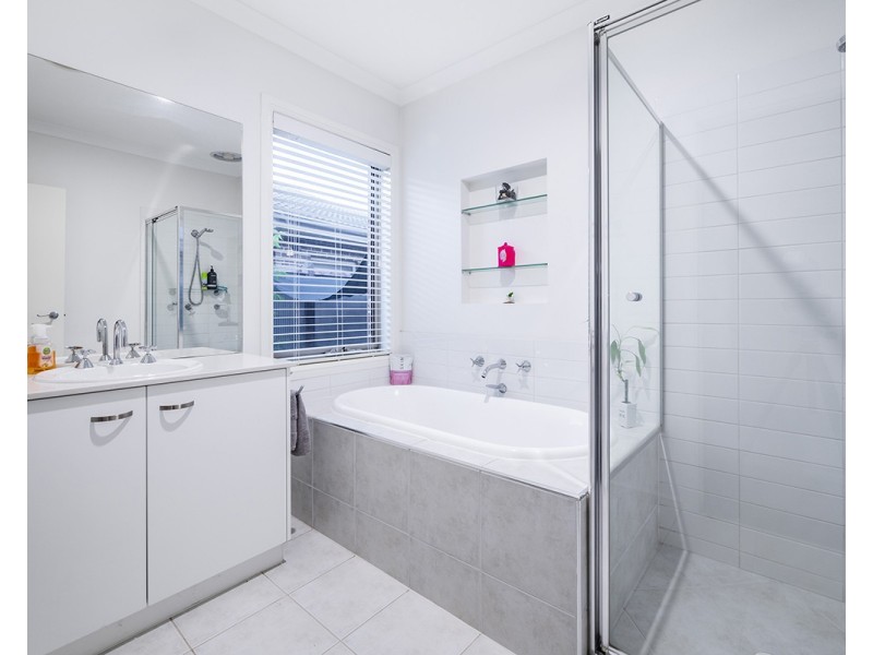 5 Caribbean Pine Court, Lyndhurst VIC 3975