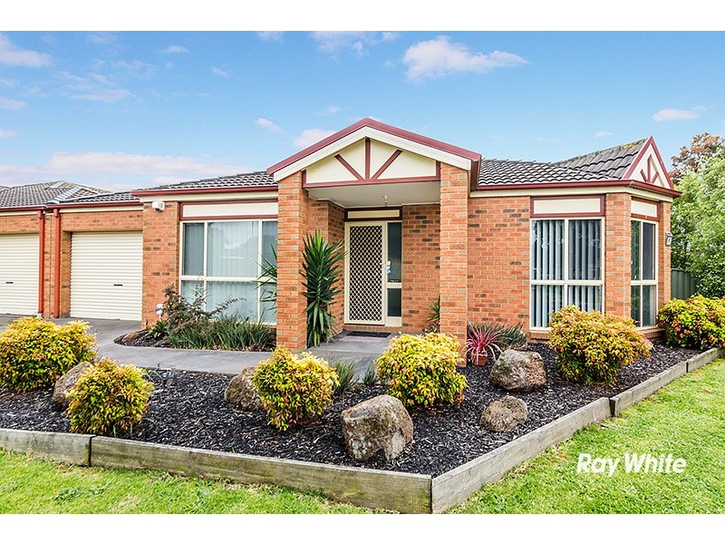 9 Briarcrest Drive, Cranbourne East VIC 3977