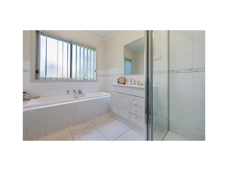 9 Briarcrest Drive, Cranbourne East VIC 3977