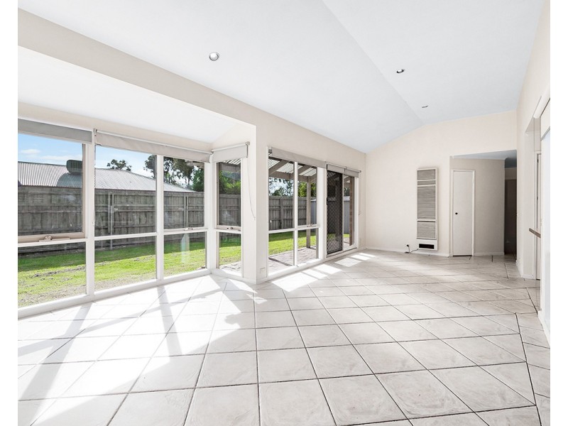 6 Broome Crescent, Cranbourne North VIC 3977