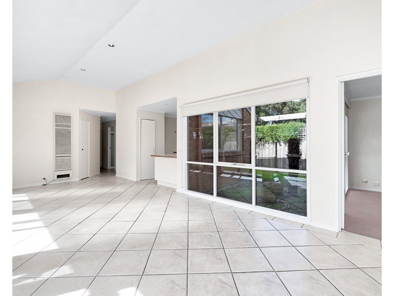 6 Broome Crescent, Cranbourne North VIC 3977