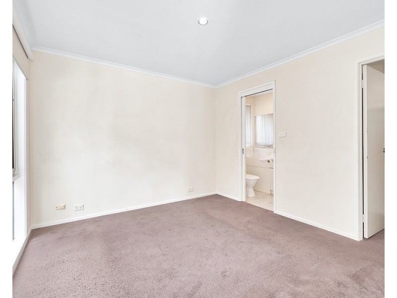 6 Broome Crescent, Cranbourne North VIC 3977