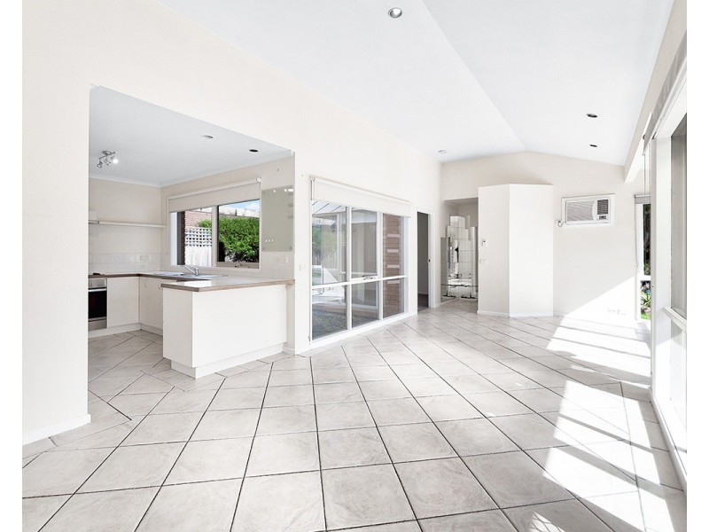 6 Broome Crescent, Cranbourne North VIC 3977