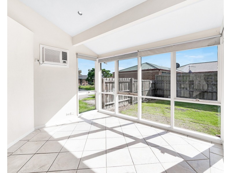 6 Broome Crescent, Cranbourne North VIC 3977