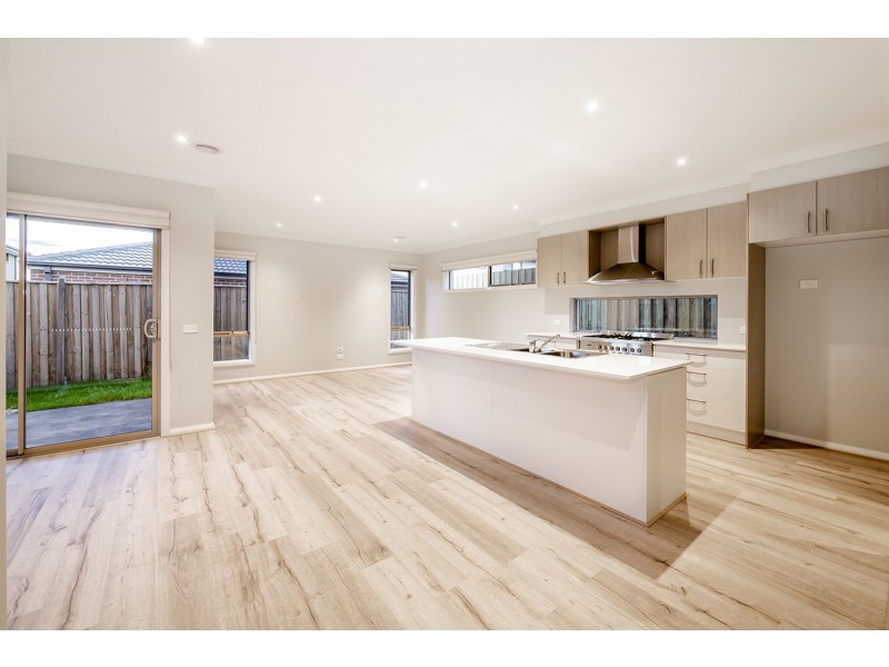 15 Teneriffe Street, Cranbourne North VIC 3977