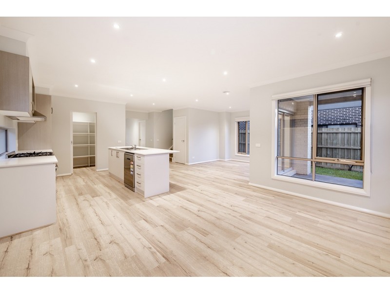 15 Teneriffe Street, Cranbourne North VIC 3977