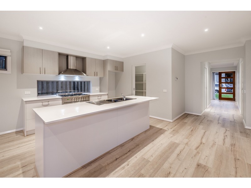 15 Teneriffe Street, Cranbourne North VIC 3977