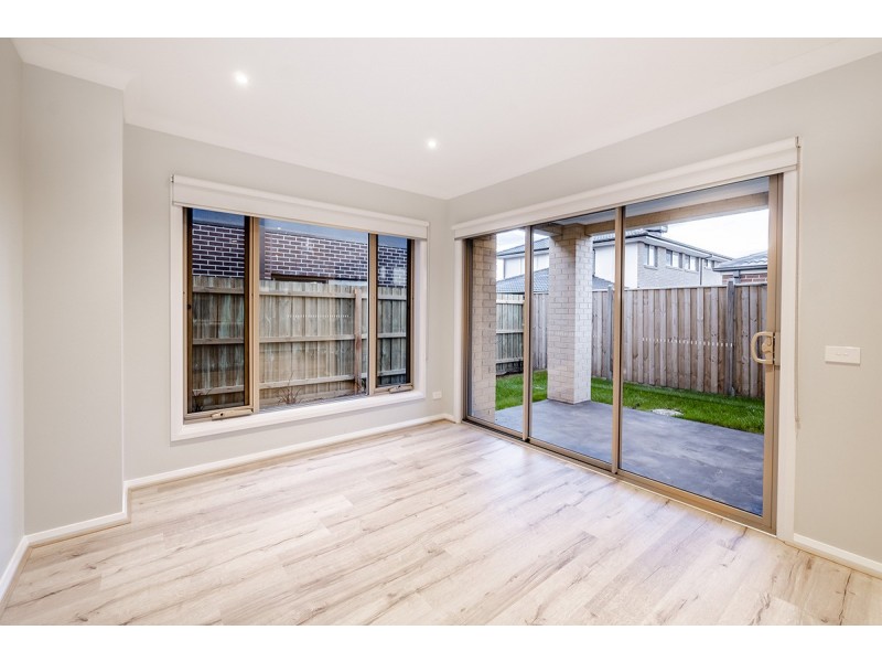 15 Teneriffe Street, Cranbourne North VIC 3977