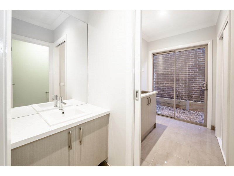 15 Teneriffe Street, Cranbourne North VIC 3977