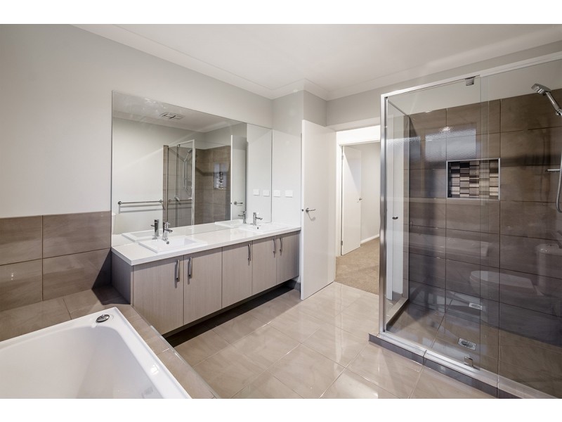 15 Teneriffe Street, Cranbourne North VIC 3977