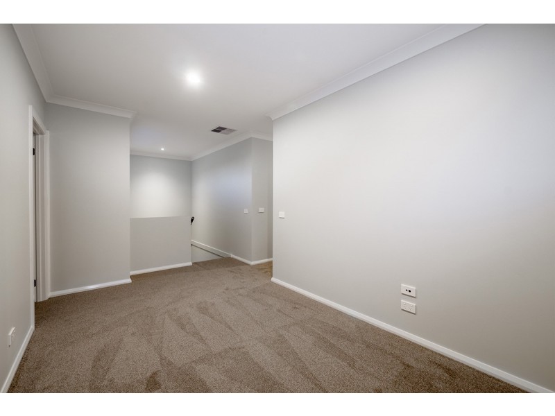 15 Teneriffe Street, Cranbourne North VIC 3977