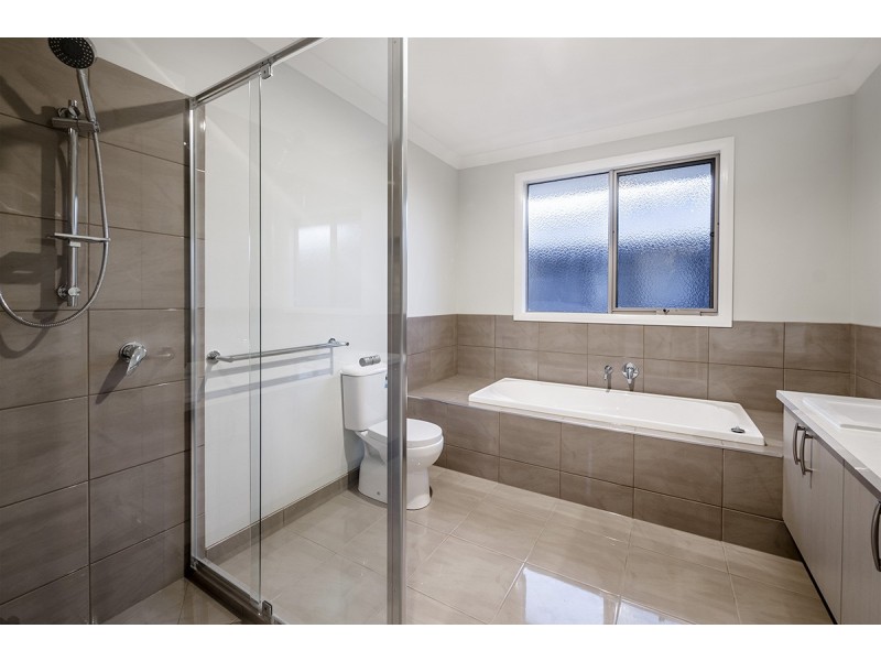 15 Teneriffe Street, Cranbourne North VIC 3977