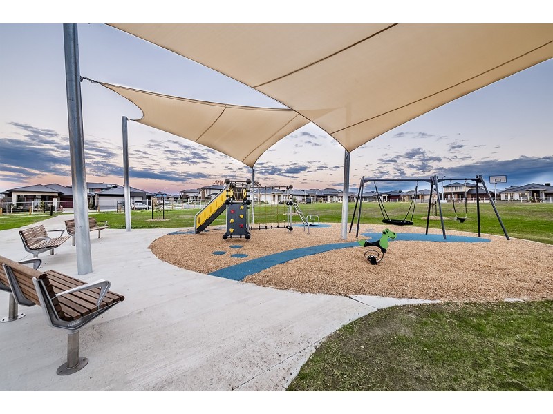 15 Teneriffe Street, Cranbourne North VIC 3977