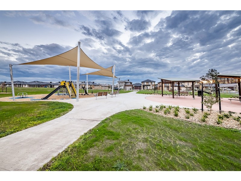 15 Teneriffe Street, Cranbourne North VIC 3977