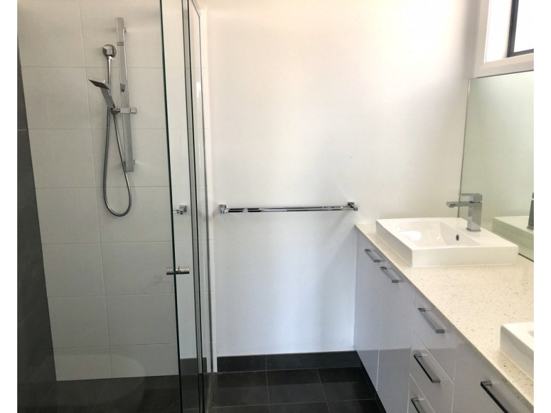 12 Goodison Road, Clyde North VIC 3978