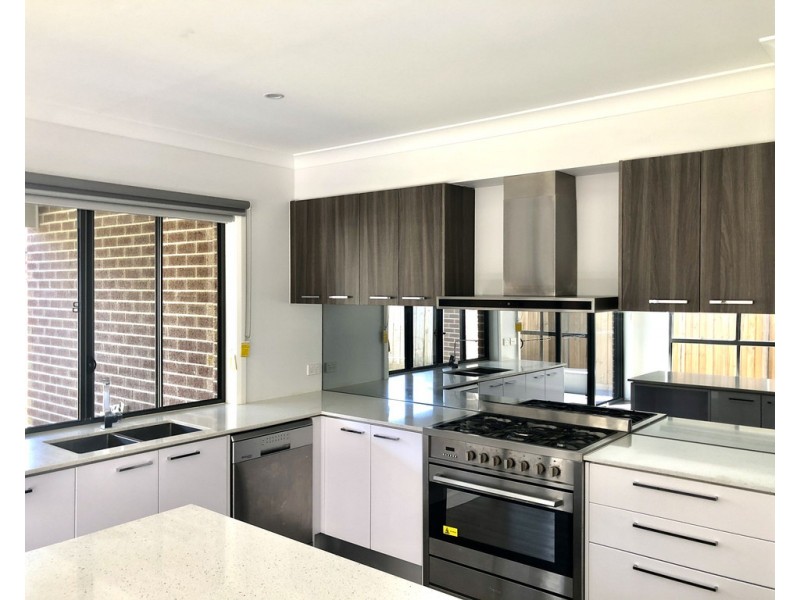 12 Goodison Road, Clyde North VIC 3978