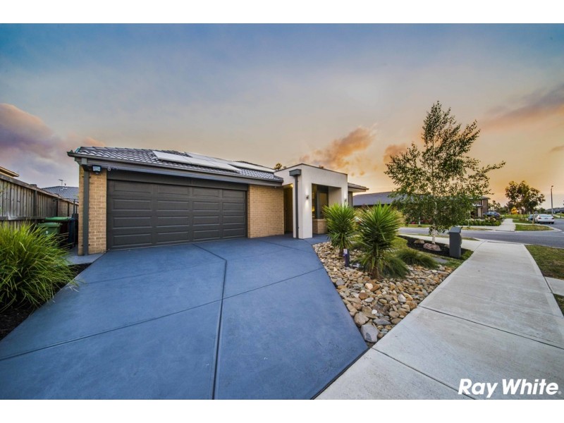 10 Princeton Place, Cranbourne West VIC 3977