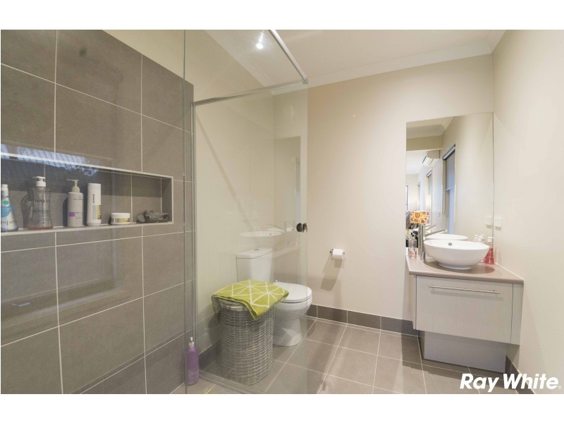 10 Princeton Place, Cranbourne West VIC 3977