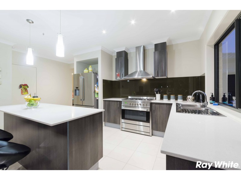 10 Princeton Place, Cranbourne West VIC 3977