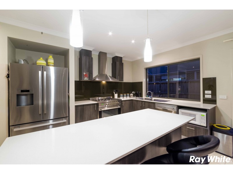 10 Princeton Place, Cranbourne West VIC 3977