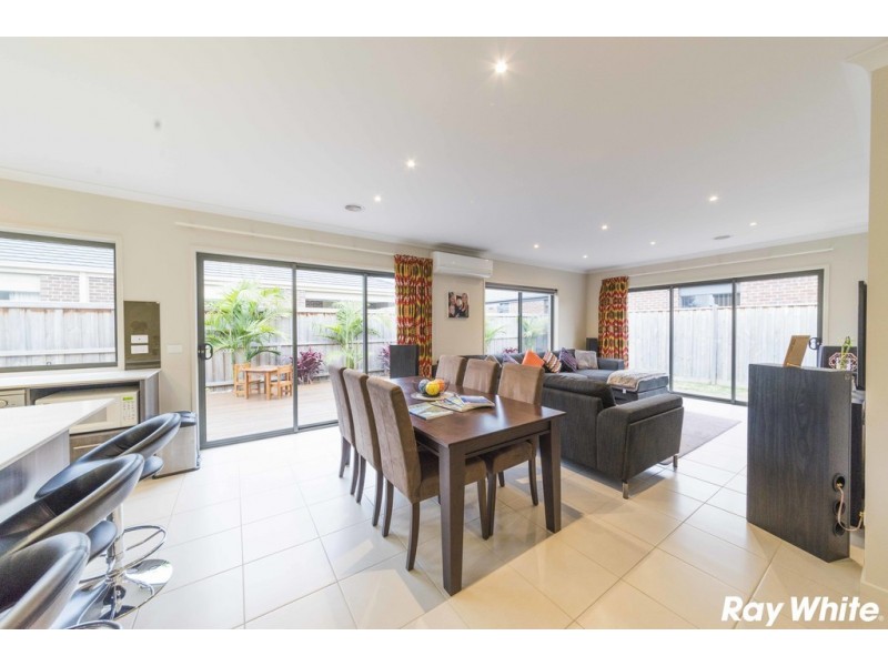 10 Princeton Place, Cranbourne West VIC 3977
